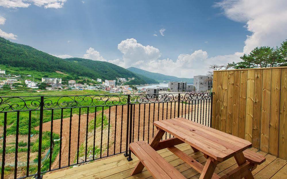 Doya Hotel Geoje Exteriör bild